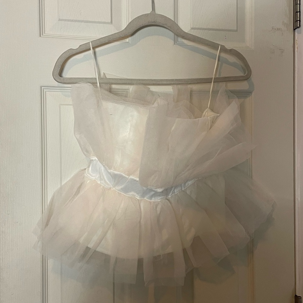 NEW Marble top womens white S;M ruffle elegant